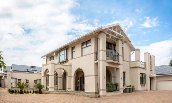 Potchefstroom House | Adato Guesthouse: Family-Friendly Stay with Pool & Breakfast