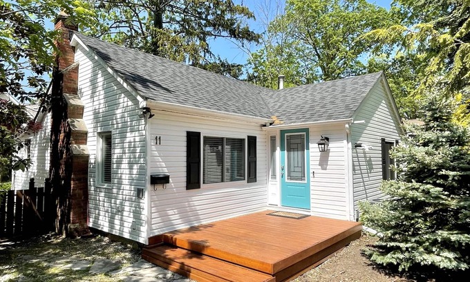 Historic Old Town House | Discover Addison House: Guest Rated 10/10 with Breakfast & Kitchen