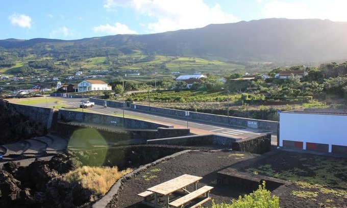 Sao Roque do Pico House | Delightful Stay at Adega do Mirante with Kitchen Amenities