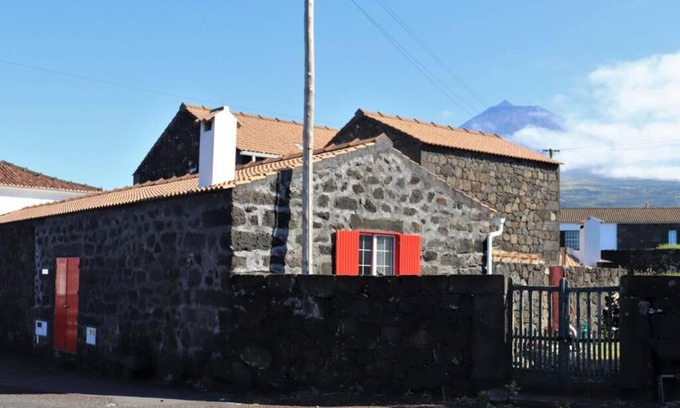 Sao Roque do Pico House | Oceanfront Comfort at Adega do Xelica - Guest Rated 9.2