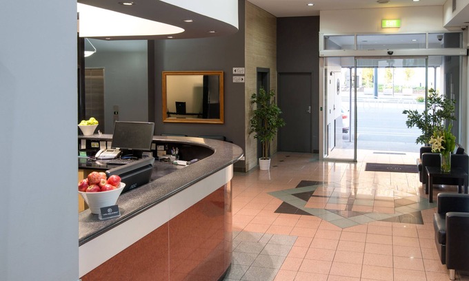 Adelaide Central Business District Hotel | Discover Adelaide Riviera Hotel: 4-Star Comfort & Great Amenities