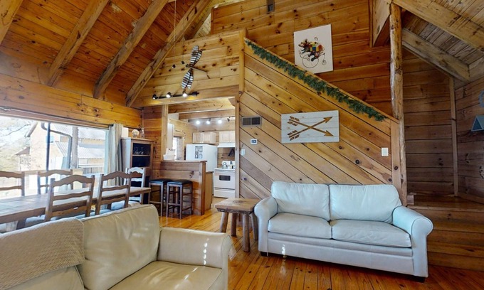 Townsend Cabin | Adelaide's Den: Family-Friendly 2 Bedroom Cabin Retreat
