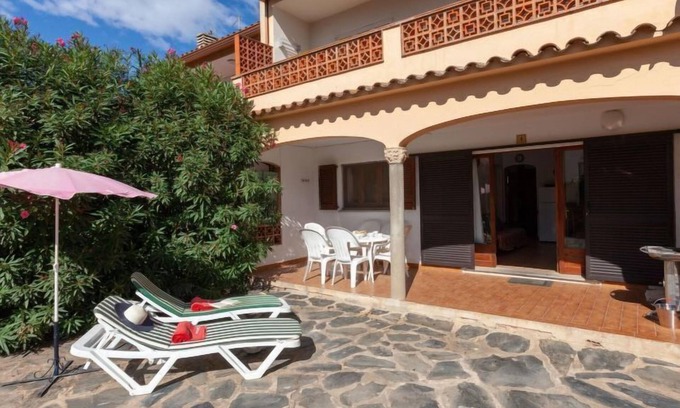 L'Escala Apartment | Oceanfront Adelfa Apartment with Spa & Breakfast Included