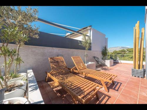 Elliniko Villa | Adelos Villa: Rooftop Garden Oasis in Elliniko, 4-Star Stay