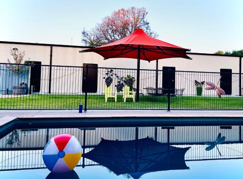 Echuca Apartment | Inviting Adelphi Apartments: Oceanfront Retreat with Pool
