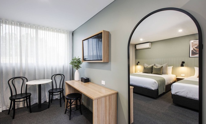 Central Mudgee Hotel | Discover Aden Hotel Mudgee: Family-Friendly with Pool & Breakfast