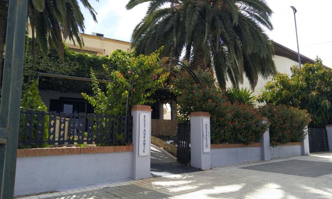 Zarza de Alange House | Pet-Friendly ADEREZO Hostal Restaurante with High Ratings
