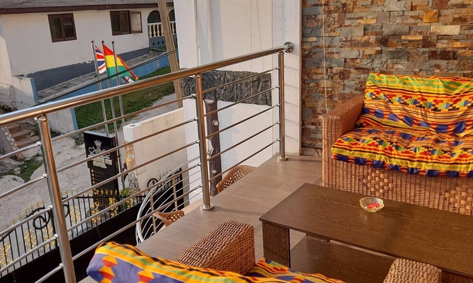 Tarkwa Hotel | Conveniently Located Adeshie Fie Hotel Near Wasa Fiase