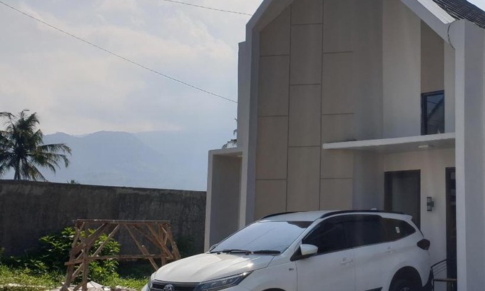 Garut House | Budget-Friendly Stay at Adinda Syariah B 09 Paseban