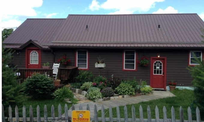 Lake Placid Apartment | Relaxing Adirondack Abode with Ocean View and Breakfast