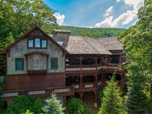 Boone House | Discover Adirondack: Family-Friendly 4-Star Retreat