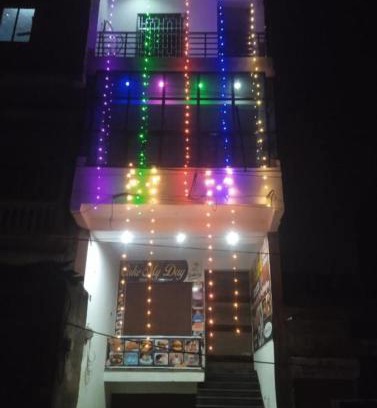 Etmadpur Hotel | Discover Aditya Paradise: Pet-Friendly Comfort Awaiting