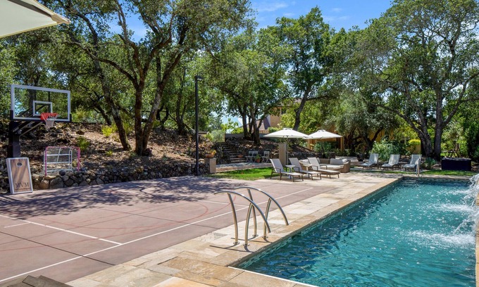 Santa Rosa House | Experience Healdsburg/Kenwood with Pool, Hot Tub & More!