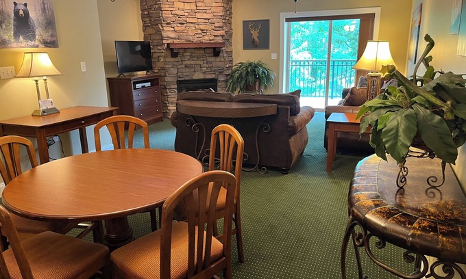 Gatlinburg Condo | Prime Location Near Ober Gatlinburg Tram & Convention Center