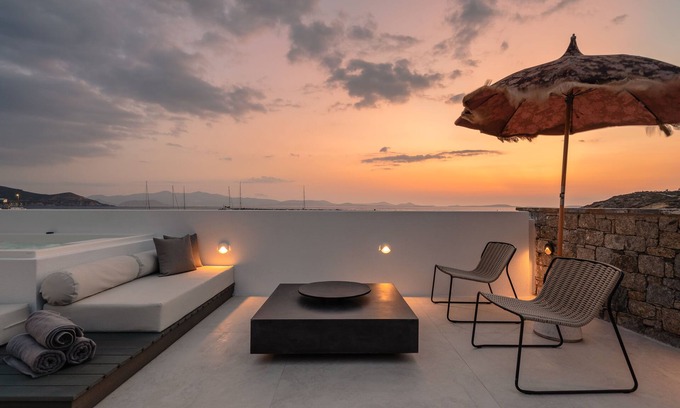 Naxos Apartment | Seaside Retreat: 2 Bedroom Suite with Outdoor Jacuzzis