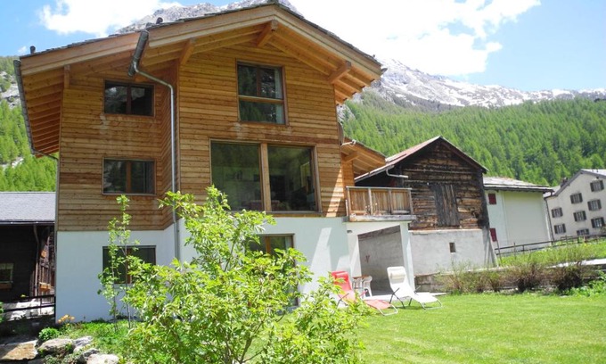 Saas Almagell House | Adlerhorst: Exceptional Oceanfront Haven for Families