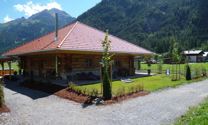 Stockach Ski Chalet | Adlernest Lechtal: 4-Star Family-Friendly Retreat with Spa