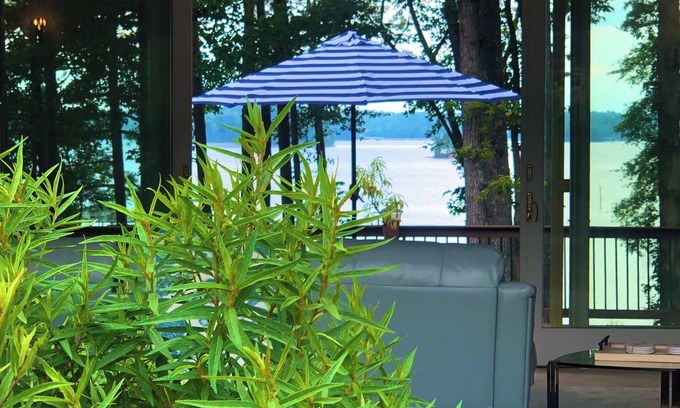 Flowery Branch House | Admiral's Sandy Beach Chalet: Rated 10/10 with Hot Tub & Spa