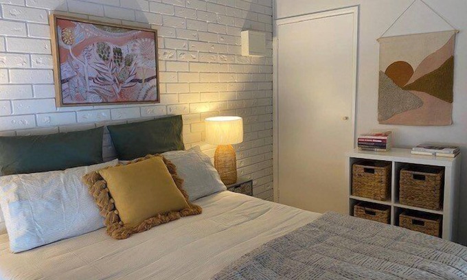 Merimbula Apartment | Discover Admirals Lodge: Oceanfront Balcony Retreat