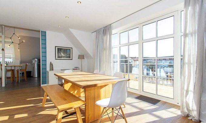 Warnemuende Apartment | Admiralskoje: Centrally Located Duplex Near the Beach