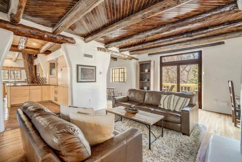 Broadmoor House | Discover Adobe del Sol - House & Cottage Near The Broadmoor