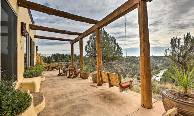 Redmond House | Discover Adobe Home: River and Mountain Views Await