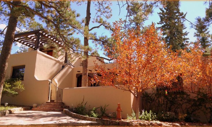 Cascade Hotel | Top-Rated Getaway: Adobe Inn at Cascade Awaits You
