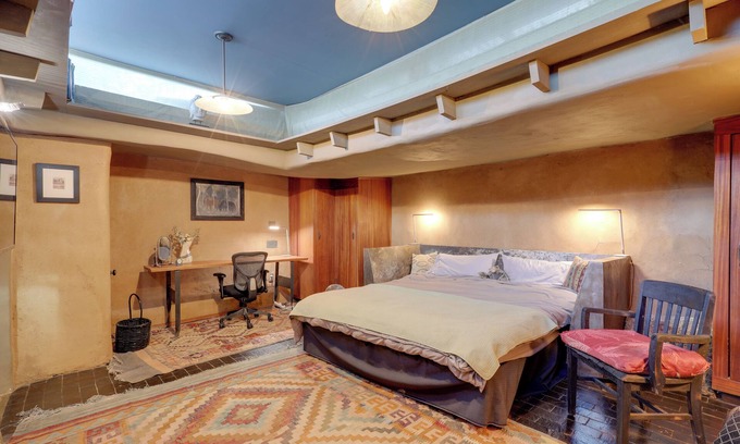 Northeast Santa Fe Apartment | Pet Friendly Studio Steps from Santa Fe Plaza Attractions