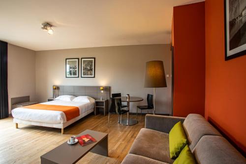 9th Arrondissement Apartment | Pet-Friendly Comfort at Adonis Lyon Dock Ouest Hotel
