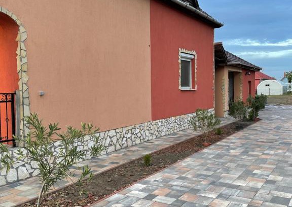 Morahalom House | Cozy Adonisz Vendégház: Pet & Child Friendly Escape
