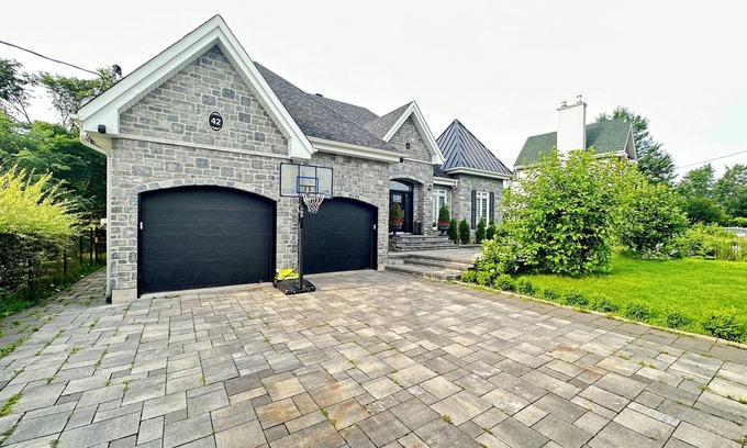 Gatineau Apartment | Charming 1 Bedroom Guesthouse with Free Parking & Breakfast