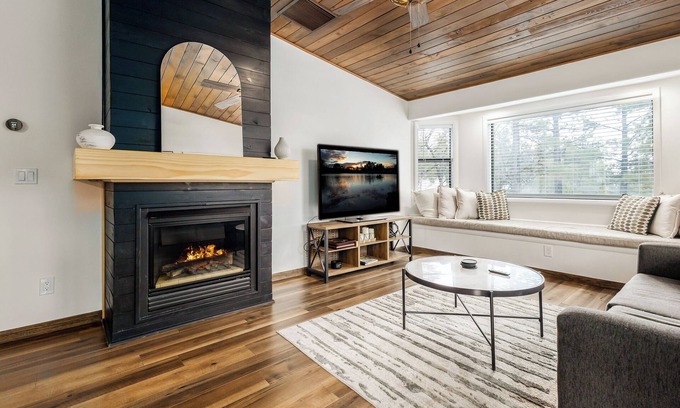 Munds Park Cabin | Cozy 1 BR Suite with Fireplace & Patio - Guest Rated 10/10