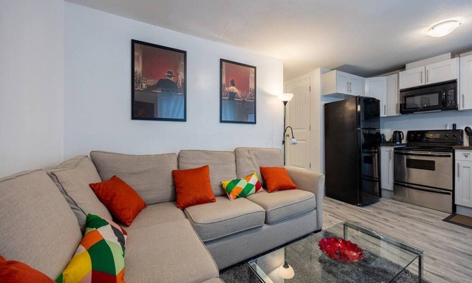 South Newton House | Tranquil 2-Bedroom Retreat in a Serene Neighborhood