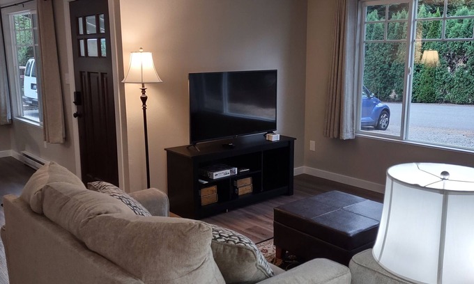 Silver Lake House | Ideal 2-Bedroom Duplex Near Lake - Family-Friendly Stay!