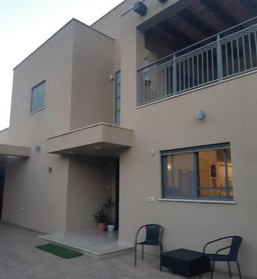 Brener Apartment | Cozy 3-Bedroom Brenner "Hill" Suite - Guest Rated 9.7