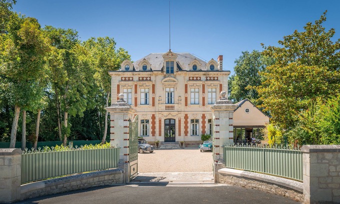 Beaumont-en-Veron Apartment | Enchanting Castle Apartment with Pool & Family Amenities