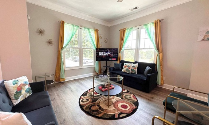 First Ward Condo | Cozy Uptown Charlotte Apartment with Kitchen & Pet-Friendly