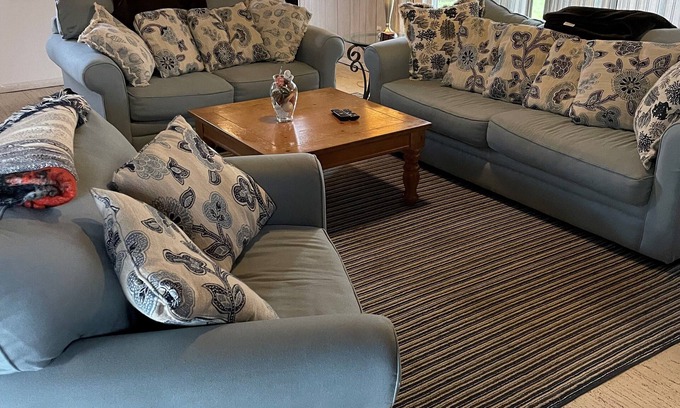 Culloden Shores House | Cozy Beachfront Retreat Steps from Shops and Marinas