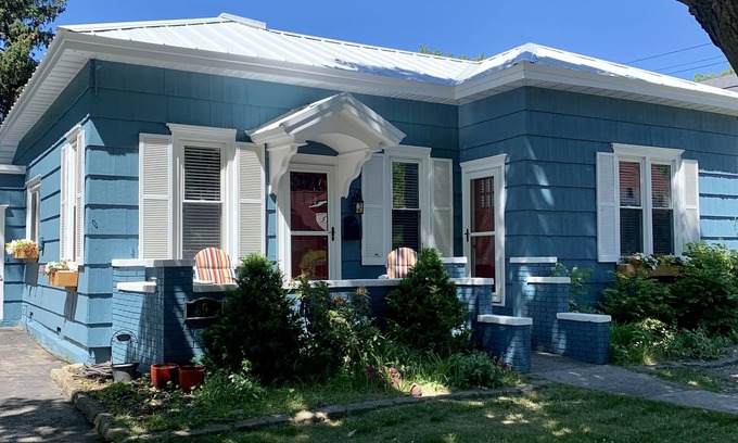 Ludington House | Beach View Cottage: Guest Rated 10/10 with Lake Michigan Views