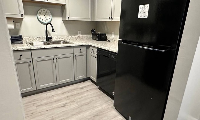 Jasper Apartment | Charming Boho Style Apartment with Kid and Pet Amenities
