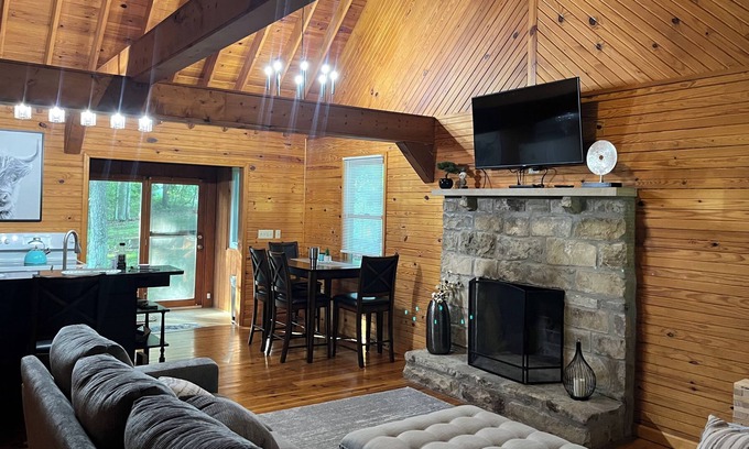 Somerset Cabin | Cozy Cabin Near Lake Cumberland with Pool & Spa Amenities