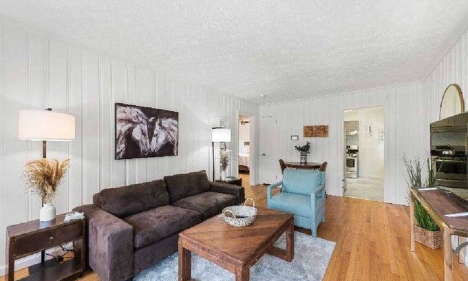 East Point Cottage | Chic Retreat in South Atlanta with High-Speed WiFi & More