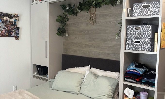 East Cesar Chavez Apartment | Cozy Downtown Studio with Pool and Pet-Friendly Amenities