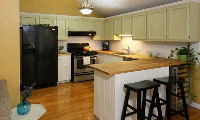 Millington House | Delightful Cottage with Spa, Hot Tub & Pet-Friendly Perks