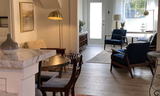 Sturgeon Bay House | Charming Oceanfront Cottage: Guest Rated 10/10 Stay!