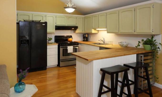 Millington Cottage | Adorable Cottage, Walk to Train, Basking Ridge Border, Close to Newark Aiport