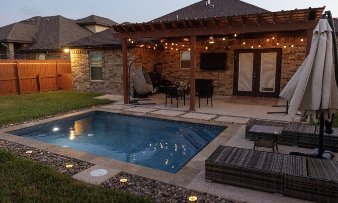 Brownsville House | Charming Cozy Home with Pool Near SPI & SpaceX - 10/10