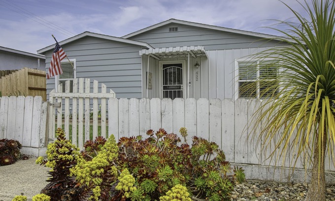 Grover Beach House | Pet-Friendly Getaway with Breakfast in Grover Beach