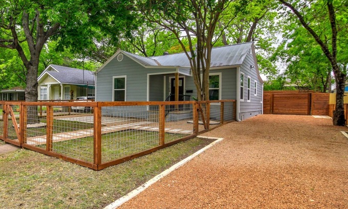 Cherrywood House | Charming East Austin Cottage Near Downtown Attractions