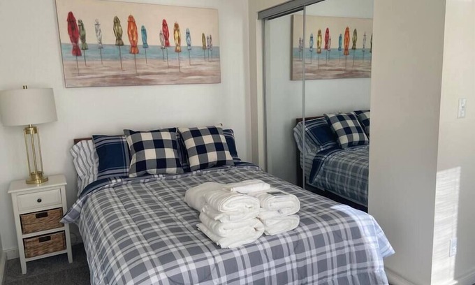 Oshkosh Apartment | Cozy Central Flat with Spa and Breakfast Options